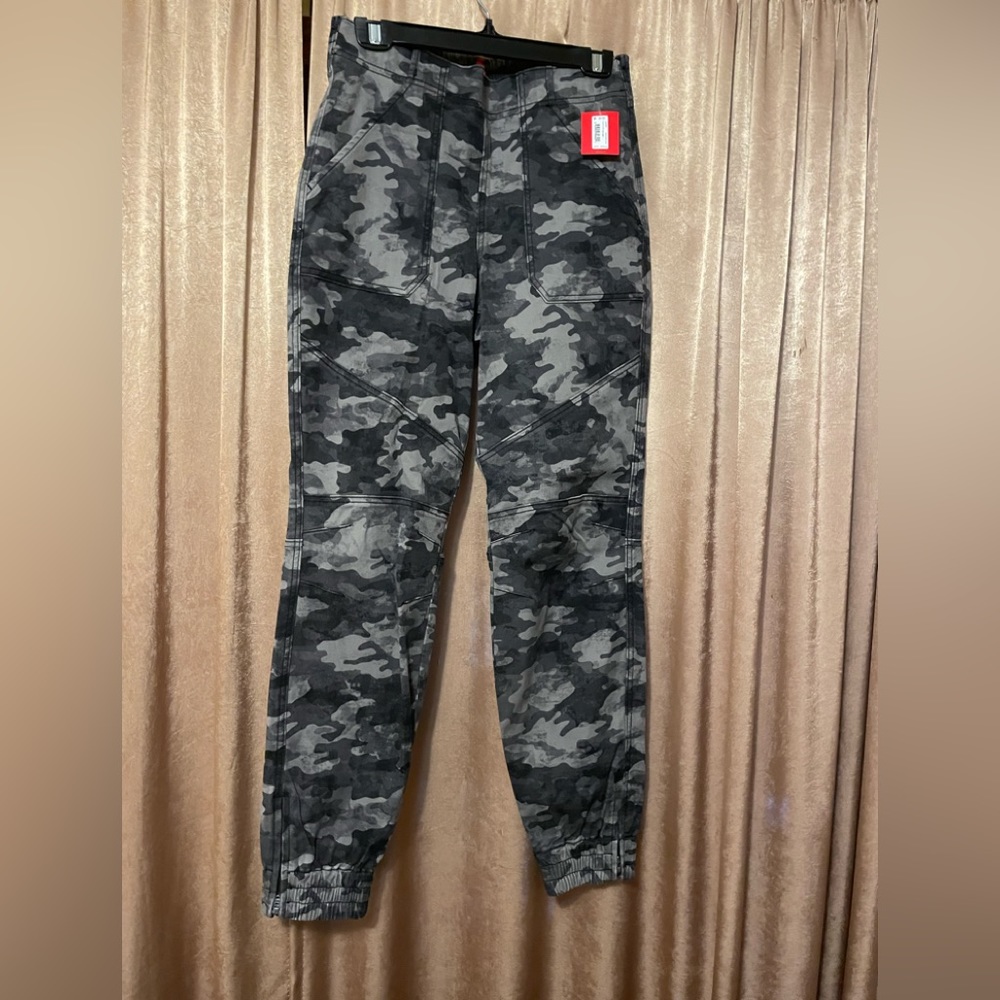 SPANX NWT Stretch Twill Cargo Jogger Blackwash Camo Medium M